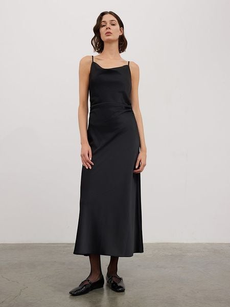 BGN Sukienka w kolorze czarnym rozmiar: 40. Czarne sukienki BGN, na imprezę, bez wzorów, bez kołnierzyka, bez ramiączek, maxi. Za 170.47 zł.