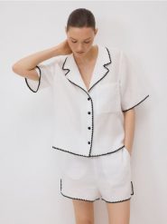 Koszula z bawełnianego muślinu - biały. Białe koszule Reserved, l, bez wzorów, z bawełny, bez kołnierzyka, bez ramiączek. Za 149.99 zł.