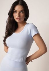 Niebieski Gładki T-shirt o Krótszym Kroju Errora. Niebieskie t-shirty Born2be, m, bez wzorów, z jeansu, bez kołnierzyka, bez ramiączek. Za 49.99 zł.