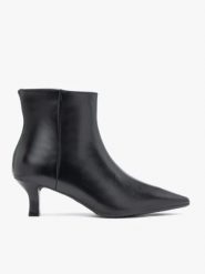 Czarne skórzane botki na szpilce flare. Czarne botki Ryłko, bez wzorów, ze skóry, eleganckie, bez obcasa, na obcasie, bez zapięcia. Za 499.99 zł.