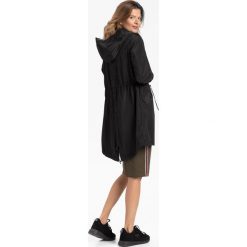Czarna parka damska J-LOU. Czarne płaszcze Volcano, na lato, m, bez wzorów, z materiału, z kapturem. Za 219.99 zł.