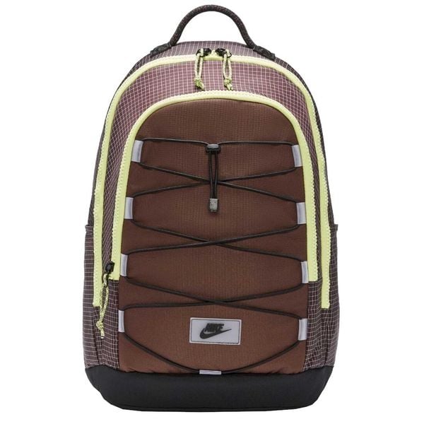 Plecak sportowo-turystyczny Nike NK Hayward 2.0 26 L. Brązowe plecaki Nike, bez wzorów, bez dodatków. Za 169.99 zł.