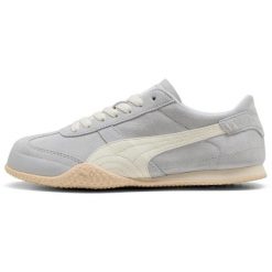 Buty sportowe damskie Puma Bella Ut Classic. Białe buty treningowe Puma, bez wzorów, z zamszu, bez zapięcia. Za 590.00 zł.