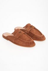 Klapki damskie zamszowe PINKO. Klapki Pinko, bez wzorów, z zamszu, bez obcasa, bez zapięcia. Za 1,399.00 zł.