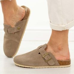 J. Brązowe skórzane klapki damskie Vinceza 101332. Brązowe klapki VINCEZA, bez wzorów, z bawełny, eleganckie, bez obcasa, na płaskiej podeszwie, bez zapięcia. Za 159.00 zł.