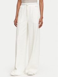 Guess Spodnie materiałowe W6YB13 K4363 Kremowy Relaxed Fit. Białe spodnie materiałowe Guess, z aplikacjami, z bawełny. Za 434.99 zł.