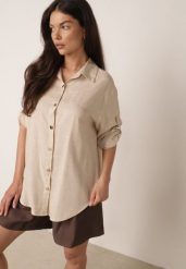 Beżowa Koszula Casual z Wiskozą i Lnem z Rękawami 3/4 Linyana. Brązowe koszule Born2be, l, bez wzorów, z jeansu, casualowe, bez kołnierzyka, bez ramiączek. Za 99.99 zł.