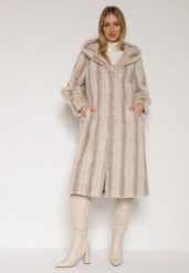 Jasnobeżowy Płaszcz Futerko w Pionowy Wzór z Kapturem Cahroris. Brązowe płaszcze Born2be, l, bez wzorów, z dzianiny, eleganckie, z kapturem. Za 299.99 zł.