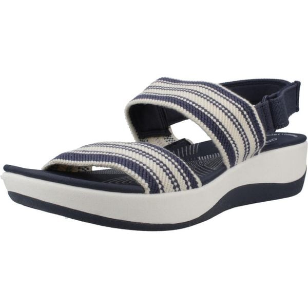 Sandały CLARKS 26181748C Niebieski. Niebieskie sandały Clarks, bez wzorów, z tkaniny, bez obcasa, bez zapięcia. Za 132.99 zł.