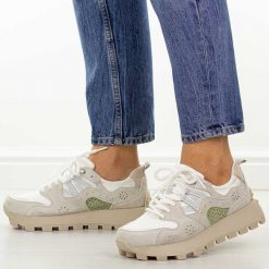 Białe skórzane półbuty damskie Filippo Dp7560/26. Szare półbuty wsuwane Filippo, na lato, bez wzorów, z dresówki, eleganckie, z okrągłym noskiem, bez obcasa, na platformie. Za 269.00 zł.