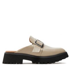Klapki Clarks. Brązowe klapki Clarks, bez wzorów, bez obcasa, bez zapięcia. Za 449.99 zł.