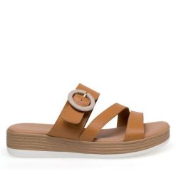 Klapki Lasocki. Brązowe klapki Lasocki, bez wzorów, bez obcasa, bez zapięcia. Za 99.99 zł.