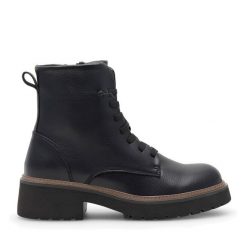 Botki Clara Barson. Czarne botki Clara Barson, bez wzorów, bez obcasa, na płaskiej podeszwie, bez zapięcia. Za 135.99 zł.