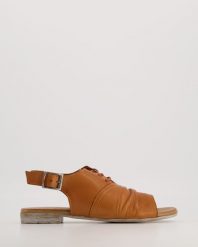 SKÓRZANE SANDAŁY DAMSKIE 0028414 COCONUT. Sandały Venezia, bez wzorów, ze skóry, bez obcasa, bez zapięcia. Za 199.00 zł.
