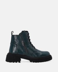 LAKIEROWANE BOTKI W KOLORZE ZIELONYM E017CRGROBB029. Zielone botki Venezia, bez wzorów, z lakierowanej skóry, bez obcasa, bez zapięcia. Za 449.00 zł.