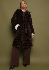 Brązowy Klasyczny Płaszcz Futerko z Wiązanym Paskiem Aranelle. Brązowe płaszcze Born2be, m, bez wzorów, z futra, eleganckie, bez kaptura. Za 419.99 zł.