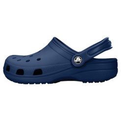 Klapki dla dorosłych Crocs Classic. Niebieskie klapki Crocs, bez wzorów, sportowe, bez obcasa, bez zapięcia. Za 159.99 zł.