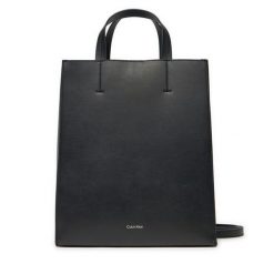 Torebka Calvin Klein. Czarne torebki klasyczne Calvin Klein, bez wzorów, klasyczne, bez dodatków. Za 969.99 zł.