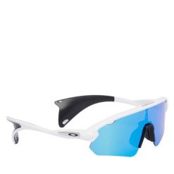 Okulary przeciwsłoneczne Oakley. Białe okulary przeciwsłoneczne Oakley, bez wzorów. Za 999.99 zł.