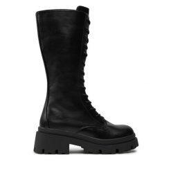 Kozaki ONLY. Czarne kozaki ONLY, bez wzorów, bez obcasa, na płaskiej podeszwie, bez zapięcia. Za 349.99 zł.