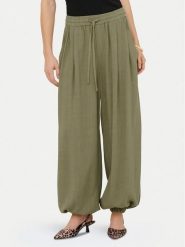 ONLY Spodnie materiałowe Siesta 15373197 Khaki Regular Fit. Brązowe szorty ONLY, bez wzorów, z materiału. Za 169.99 zł.