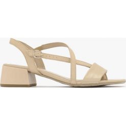 Beżowe sandały na niskim obcasie MIA. Brązowe sandały Ryłko, bez wzorów, ze skóry, bez obcasa, na obcasie, bez zapięcia. Za 299.99 zł.