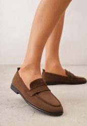 Jasnobrązowe Mokasyny Vices z Wkładką ze Skóry Naturalnej i Paskiem z Przeszyciami Fonarrie. Brązowe mokasyny Renee, bez wzorów, z jeansu. Za 89.99 zł.