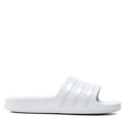 Klapki adidas. Niebieskie klapki adidas, bez wzorów, sportowe, bez obcasa, bez zapięcia. Za 109.99 zł.