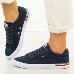 Granatowe trampki damskie American Club Lh116. Niebieskie trampki American CLUB, bez wzorów, z jeansu, biznesowe, bez zapięcia. Za 99.00 zł.