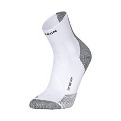Skarpetki do biegania Kiprun Run 900 średnie cienkie. Białe skarpetki KIPRUN, bez wzorów, z elastanu. Za 39.99 zł.