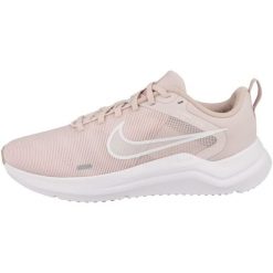 Tenisówki Nike Model Downshifter 12 Womens Kolor Rose. Białe buty do biegania Nike, bez wzorów, z materiału, sportowe, bez zapięcia. Za 319.15 zł.