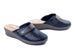 Inblu GI-30 004 granatowy, klapki damskie. Niebieskie klapki Inblu, bez wzorów, bez obcasa, na koturnie, bez zapięcia. Za 94.99 zł.