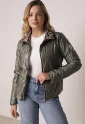 Zielona Dwustronna Kurtka Pikowana Ozdobiona Naszywką i Panterką Nemopis. Zielone kurtki Born2be, l, z aplikacjami, z jeansu, bez kaptura. Za 139.99 zł.