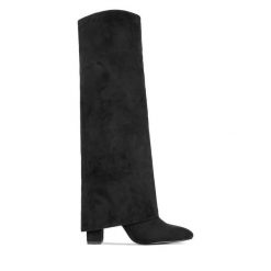 Kozaki DeeZee. Czarne kozaki DeeZee, bez wzorów, bez obcasa, na słupku, bez zapięcia. Za 249.99 zł.