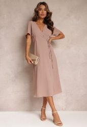 Ciemnobeżowa Sukienka Midi z Kopertowym Dekoltem i Wiązaniem w Pasie Elisanu. Brązowe sukienki Renee, s, bez wzorów, bez kołnierzyka, bez ramiączek, midi, kopertowe. Za 69.99 zł.