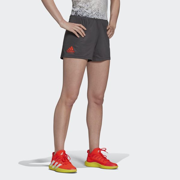 Szorty damskie adidas HB Train. Czerwone szorty adidas, bez wzorów, sportowe. Za 144.50 zł.