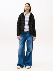 TOMMY JEANS Kurtka pikowana w kolorze czarnym rozmiar: M. Czarne kurtki Tommy Jeans, m, bez wzorów, z jeansu, bez kaptura. Za 483.17 zł.