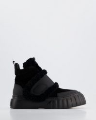 BOTKI Z FUTERKIEM 02392214 BLACK. Czarne botki Venezia, bez wzorów, ze skóry, bez obcasa, bez zapięcia. Za 289.00 zł.