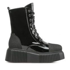 Botki Altercore. Czarne botki Altercore, bez wzorów, bez obcasa, na koturnie, bez zapięcia. Za 369.99 zł.