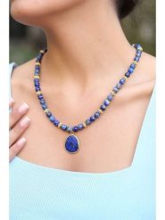 L'Atelier de Gaia Naszyjnik z zawieszką - dł. 50 cm rozmiar: onesize. Niebieskie naszyjniki L'Atelier de Gaia, z materiału, z lazurytem, z mosiądzu. Za 86.99 zł.