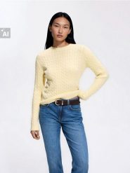 Sweter z domieszką wiskozy - jasnożółty. Żółte swetry Reserved, l, bez wzorów, z dzianiny, bez ramiączek. Za 99.99 zł.