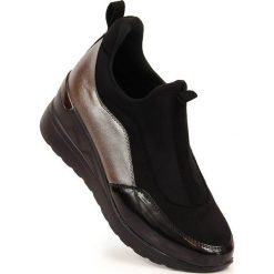 Półbuty damskie na koturnie wsuwane eVento. Półbuty wsuwane eVento, bez wzorów, ze skóry ekologicznej, sportowe, bez obcasa, na koturnie. Za 139.99 zł.