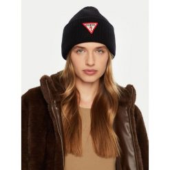 Czapka Guess. Czarne czapki zimowe Guess, z aplikacjami. Za 229.99 zł.