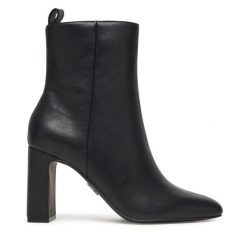 Botki Steve Madden. Czarne botki Steve Madden, bez wzorów, bez obcasa, na słupku, bez zapięcia. Za 509.99 zł.