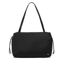Torebka Calvin Klein Jeans. Czarne torebki klasyczne Calvin Klein Jeans, bez wzorów, z jeansu, klasyczne, bez dodatków. Za 269.99 zł.