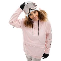 Damska kurtka snowboardowa Sporty zimowe SIROKO W3-W Arlberg. Czerwone kurtki narciarskie SIROKO, na zimę, bez wzorów, z softshellu, bez kaptura, narciarskie. W wyprzedaży za 297.00 zł.