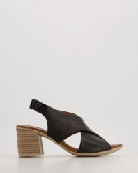 CZARNE SANDAŁY NA OBCASIE 039517 BLACK. Czarne sandały Venezia, bez wzorów, ze skóry, bez obcasa, na obcasie, bez zapięcia. Za 249.00 zł.
