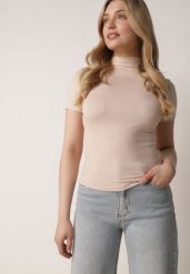 Jasnobeżowy Dopasowany T-shirt z Wiskozy z Golfem Isovera. Brązowe t-shirty Born2be, m, z aplikacjami, z materiału, biznesowe, bez kołnierzyka, bez ramiączek. Za 59.99 zł.