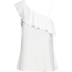 Top na jedno ramię z falbaną bonprix biel wełny. Topy marki bonprix. Za 59.99 zł.