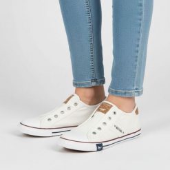 Trampki damskie Mustang, cholewka z materiału wsuwana konstrukcja z elastycznymi wstawkami klasyczna forma niska podeszwa zapewniająca komfort na co. Białe trampki Mustang, bez wzorów, klasyczne, bez zapięcia. Za 209.00 zł.